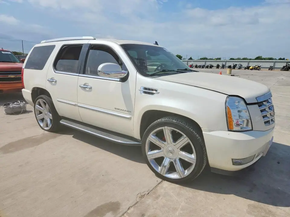 2011 CADILLAC ESCALADE LUXURY  