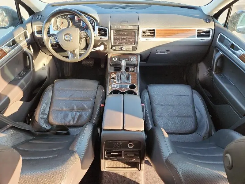 2016 VOLKSWAGEN TOUAREG SPORT  