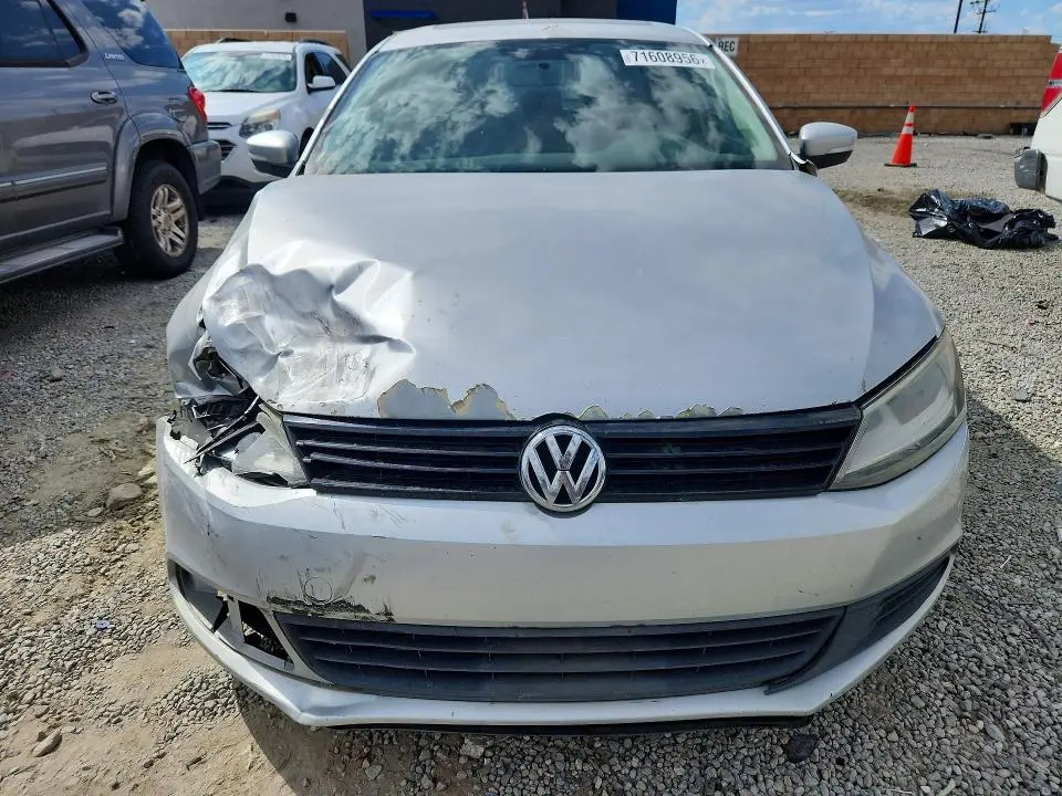 2012 VOLKSWAGEN JETTA SE  