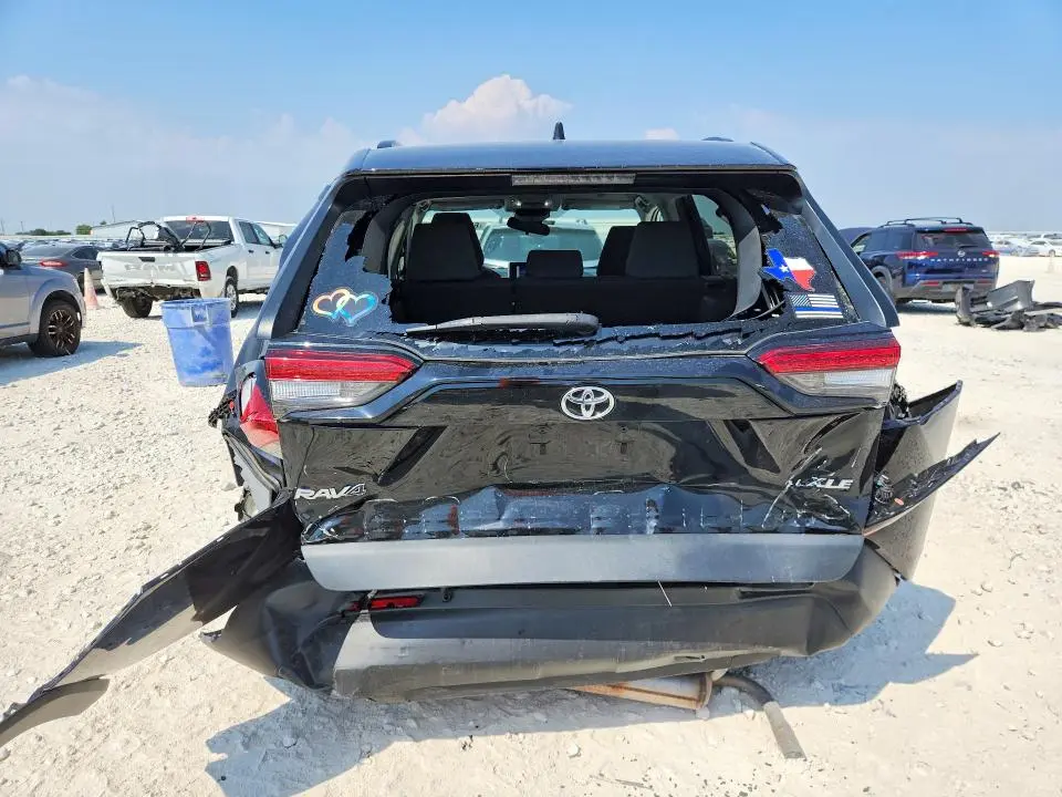 2024 TOYOTA RAV4 XLE  