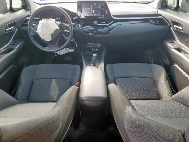 2021 TOYOTA C-HR XLE  