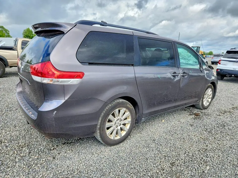 2011 TOYOTA SIENNA LE  