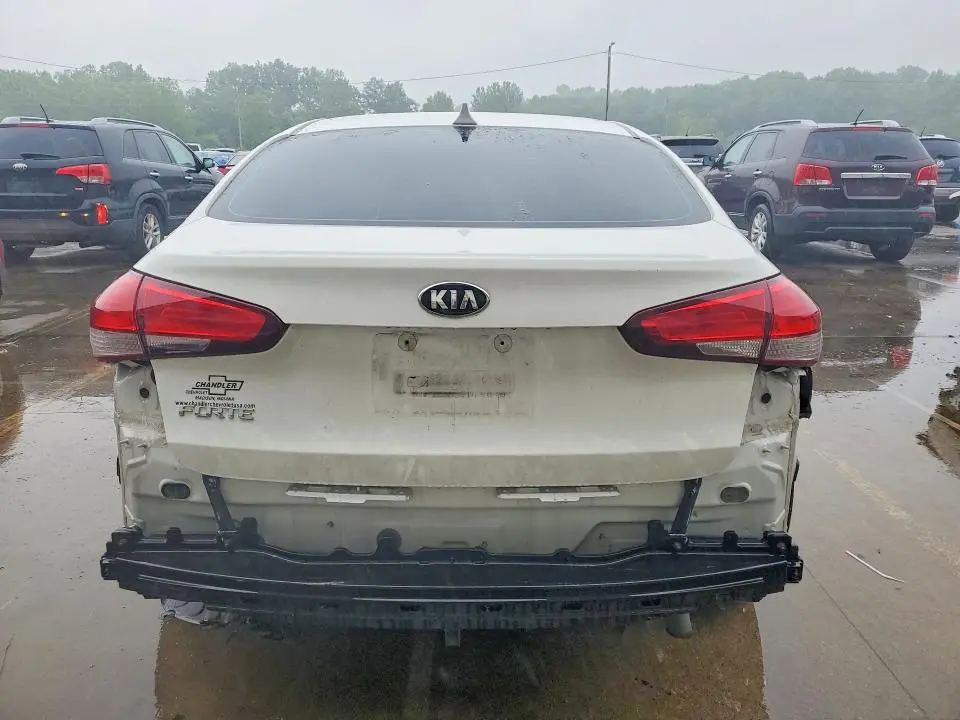 2017 KIA FORTE LX  