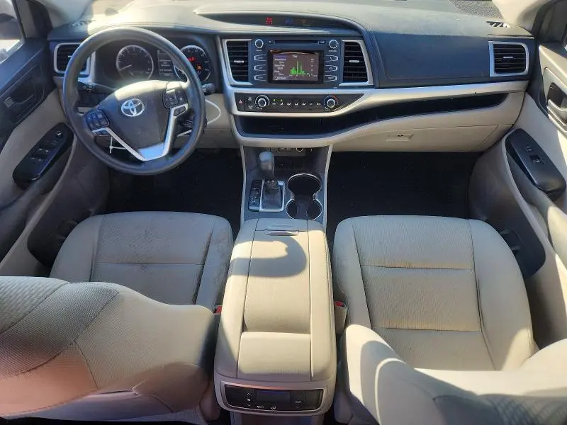 2017 TOYOTA HIGHLANDER LE  