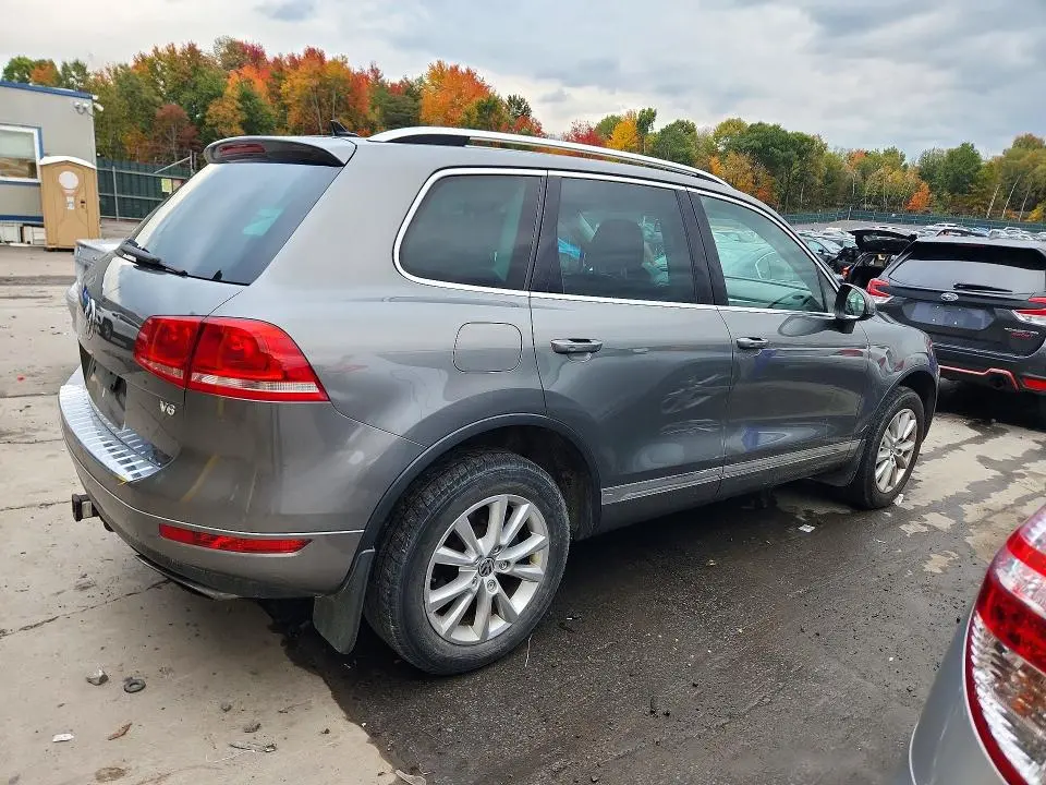 2014 VOLKSWAGEN TOUAREG V6  