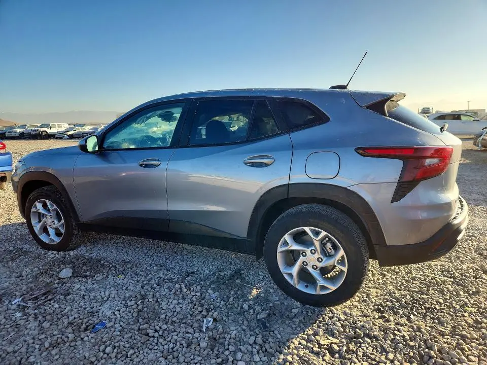 2025 CHEVROLET TRAX LS  