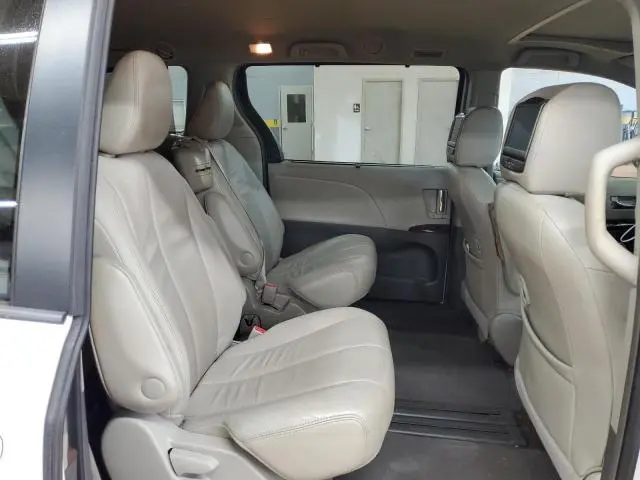 2013 TOYOTA SIENNA XLE  
