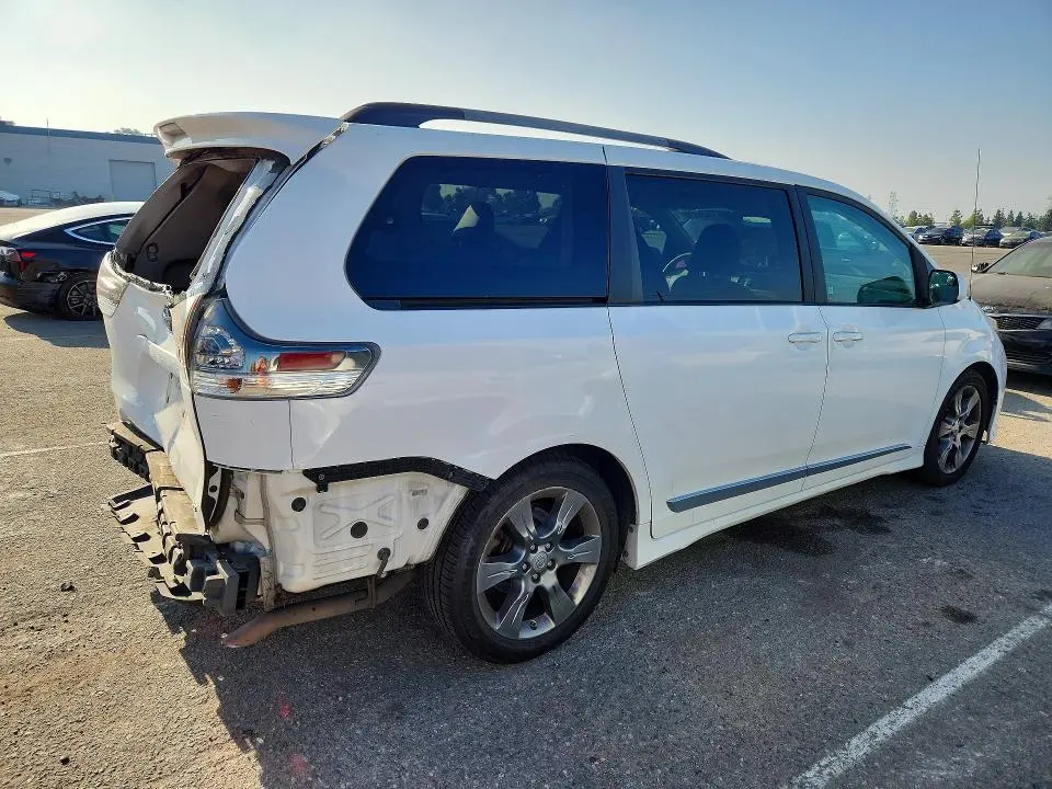 2011 TOYOTA SIENNA SPORT  