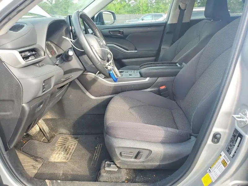 2022 TOYOTA HIGHLANDER LE  