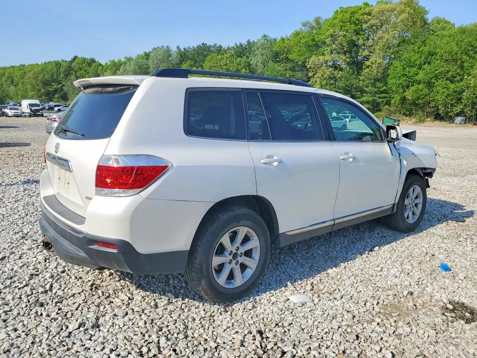 2013 TOYOTA HIGHLANDER SE  