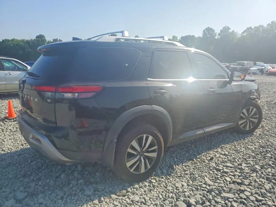 2023 NISSAN PATHFINDER SL  