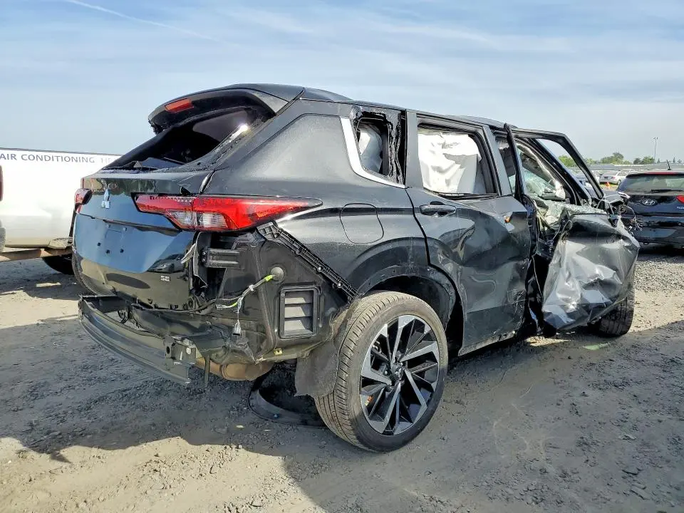 2024 MITSUBISHI OUTLANDER SE  