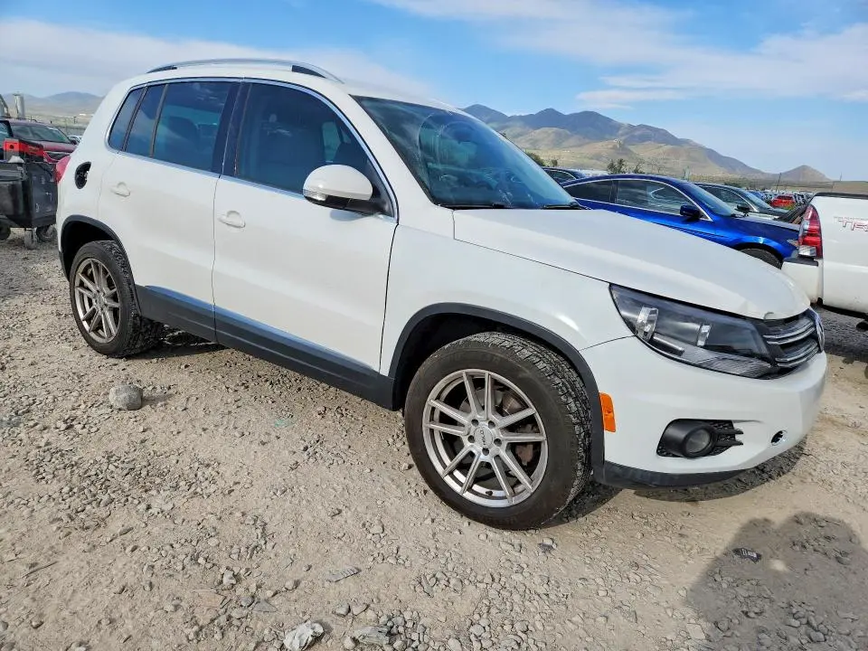 2013 VOLKSWAGEN TIGUAN S  