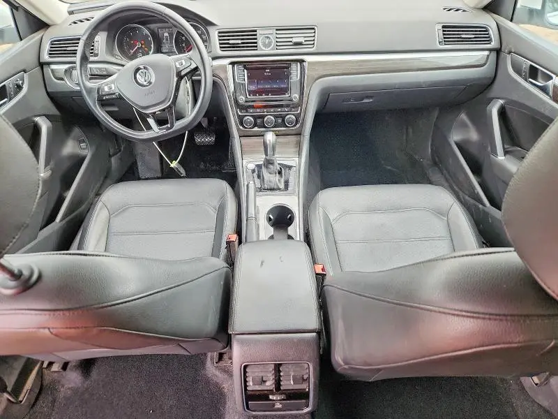 2017 VOLKSWAGEN PASSAT SE  
