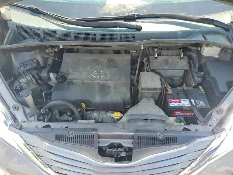 2013 TOYOTA SIENNA XLE 8-PASSENGER  