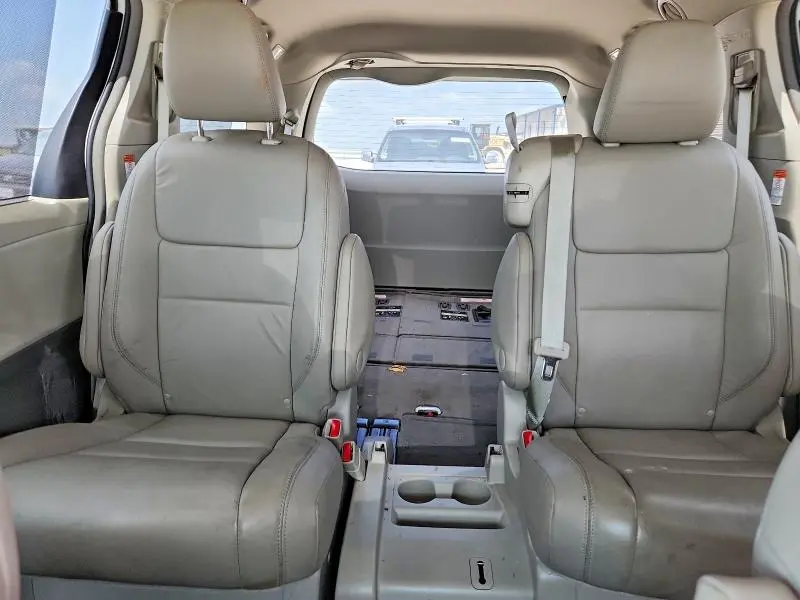 2015 TOYOTA SIENNA XLE 8-PASSENGER  