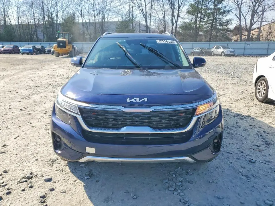 2023 KIA SELTOS EX  