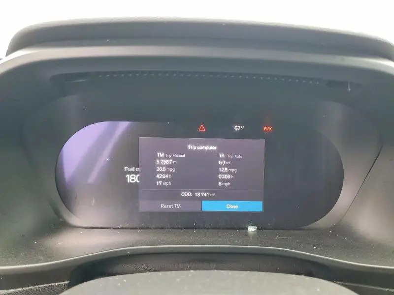 2025 VOLVO XC40 CORE  