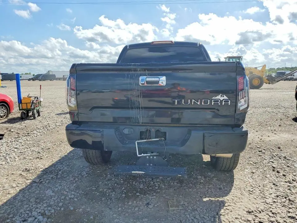 2016 TOYOTA TUNDRA CREWMAX SR5  
