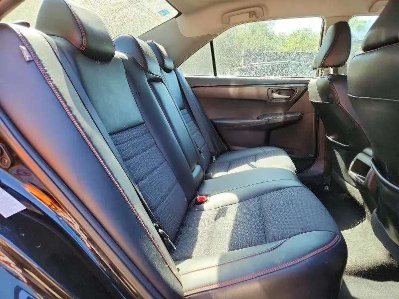 2015 TOYOTA CAMRY SE  