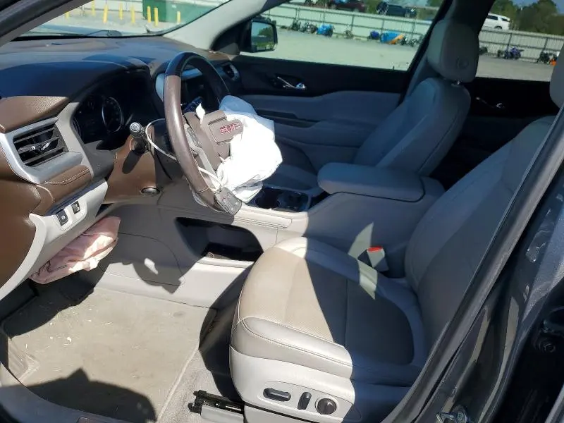2022 GMC ACADIA SLT  