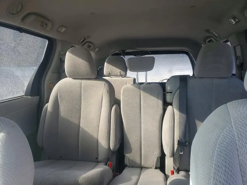 2013 TOYOTA SIENNA LE  