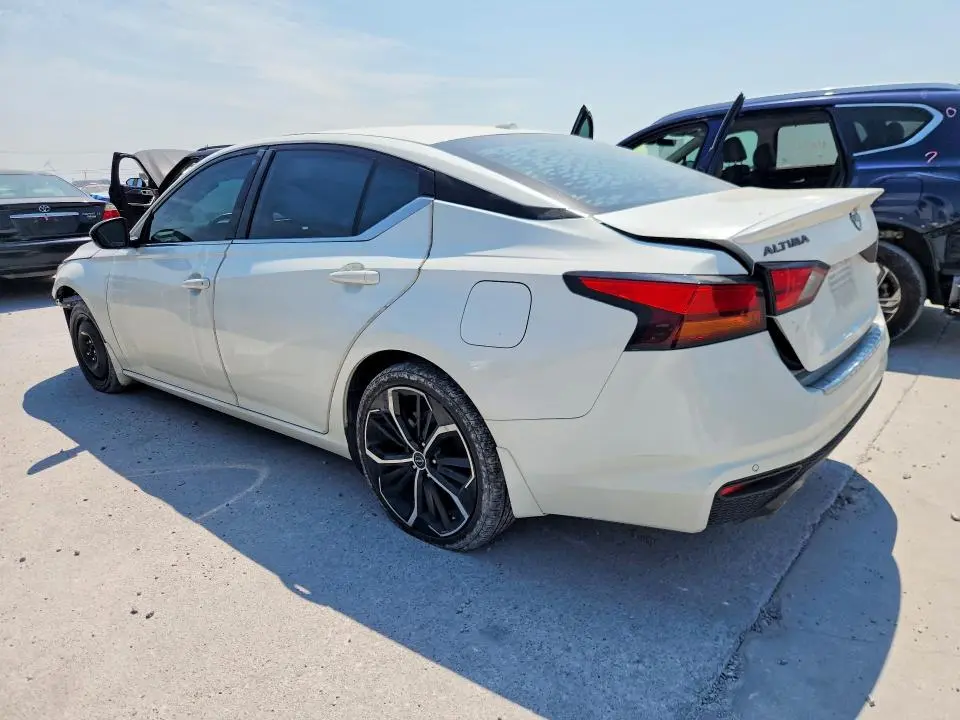 2023 NISSAN ALTIMA SR  