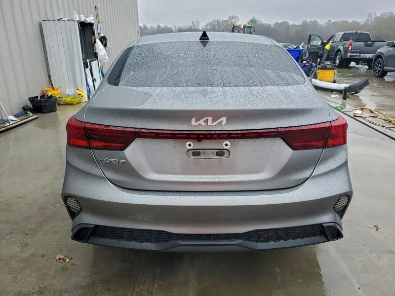 2023 KIA FORTE LX  