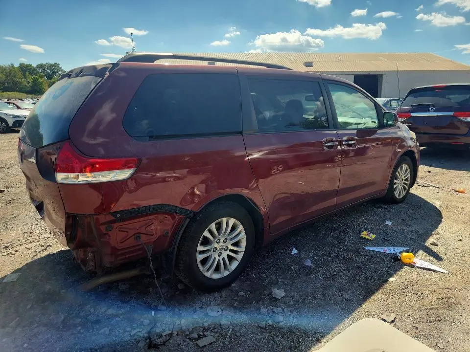 2012 TOYOTA SIENNA XLE 8-PASSENGER  