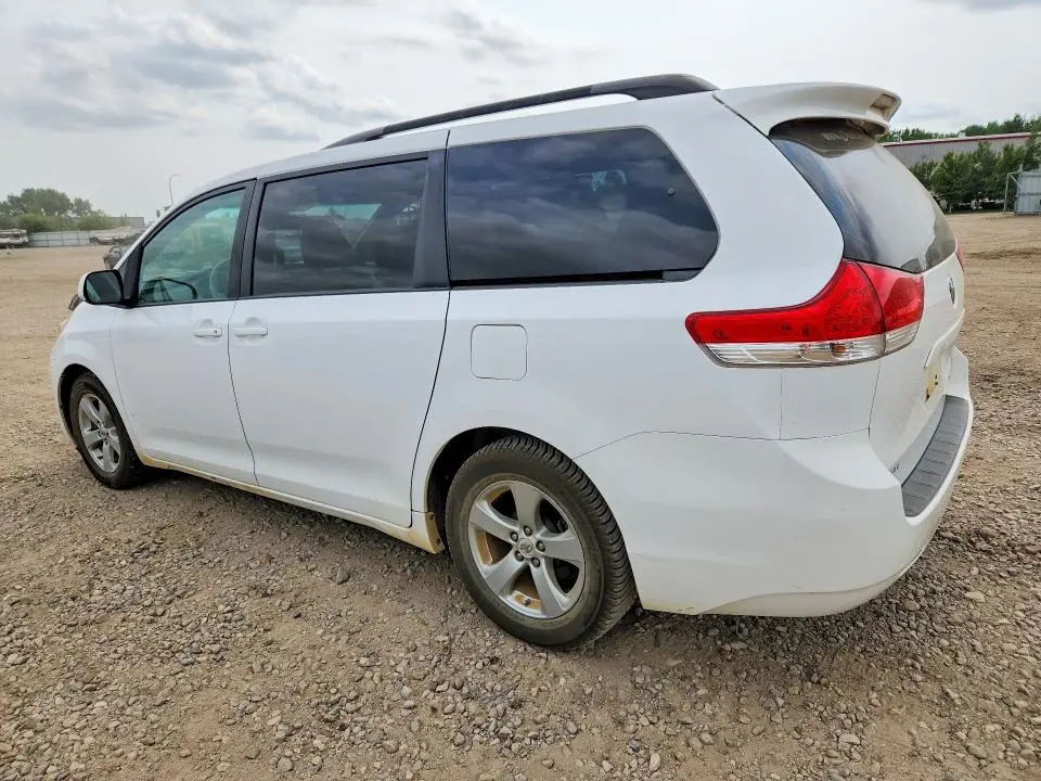 2012 TOYOTA SIENNA LE  