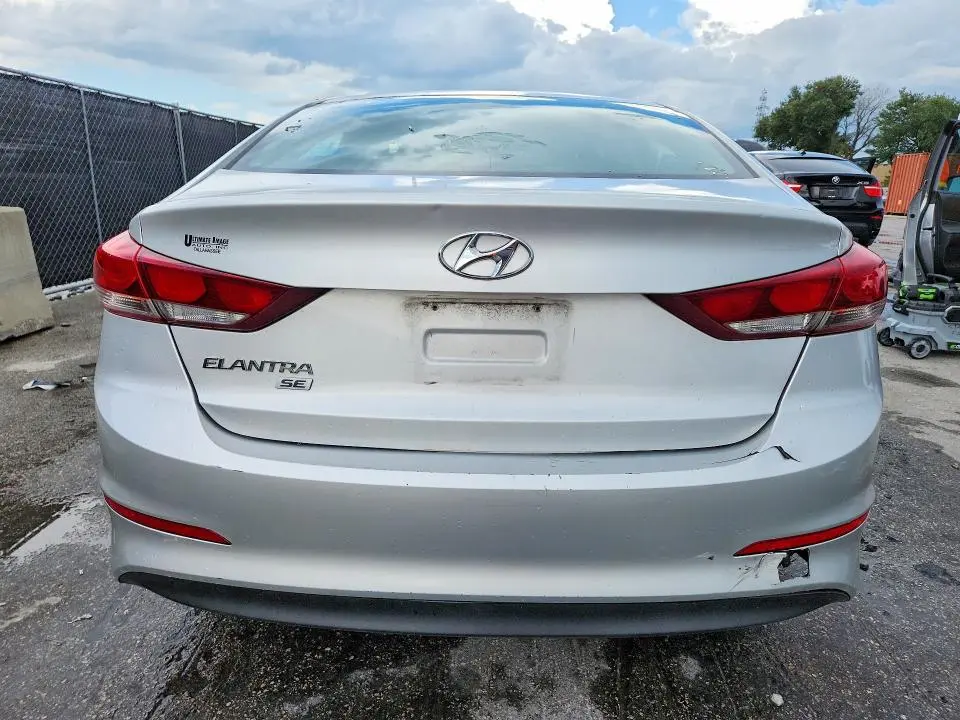 2018 HYUNDAI ELANTRA SE  