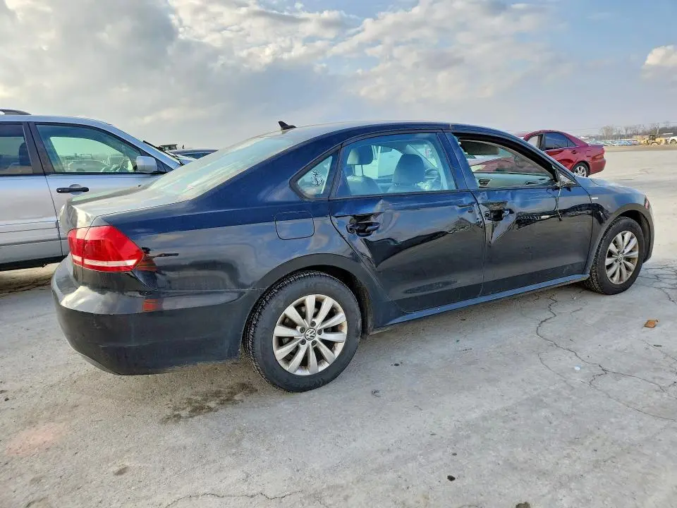 2013 VOLKSWAGEN PASSAT S  