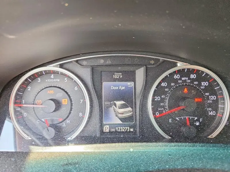 2016 TOYOTA CAMRY SE  