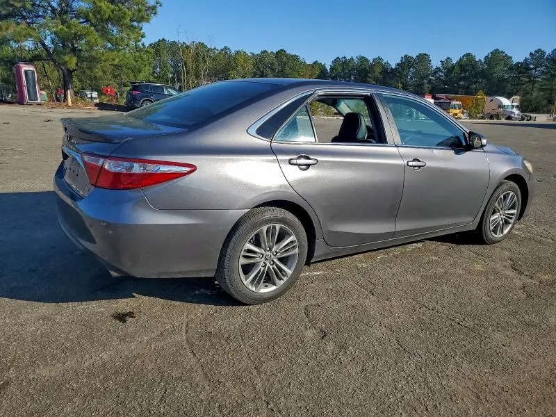 2016 TOYOTA CAMRY SE  
