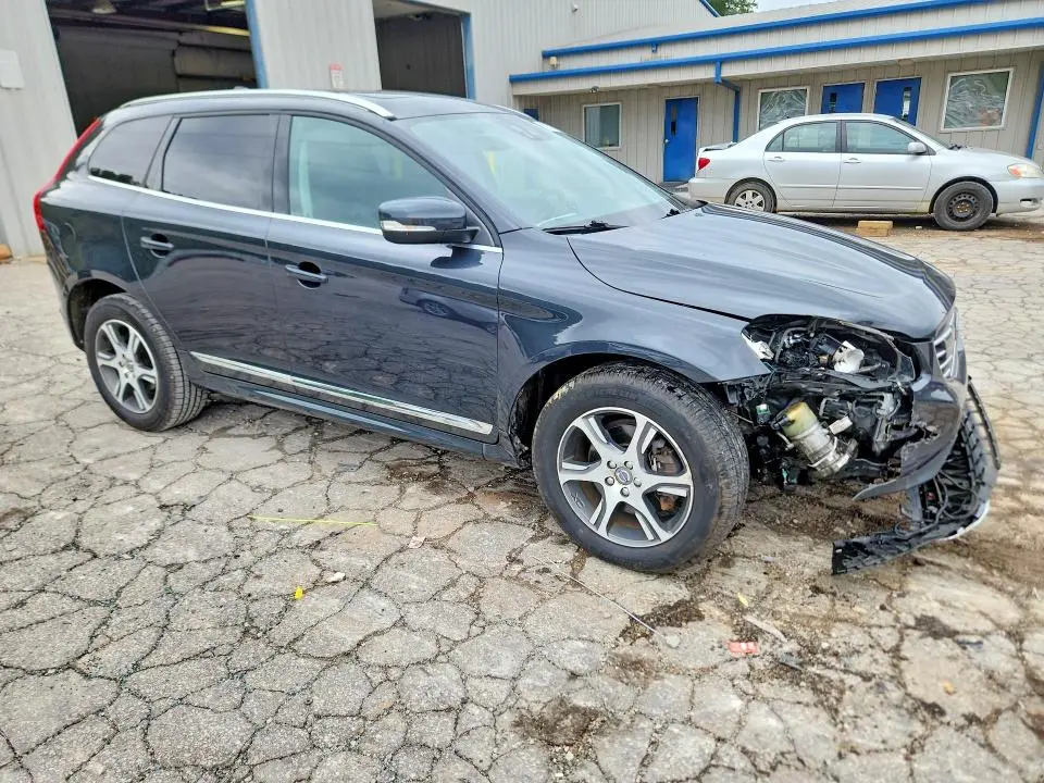 2015 VOLVO XC60 T6 PLATINUM  