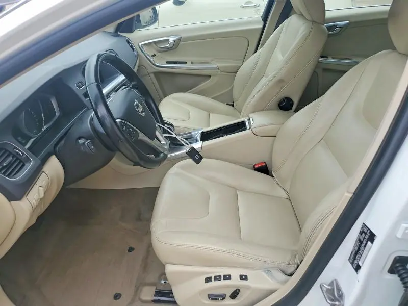 2015 VOLVO V60 T5  