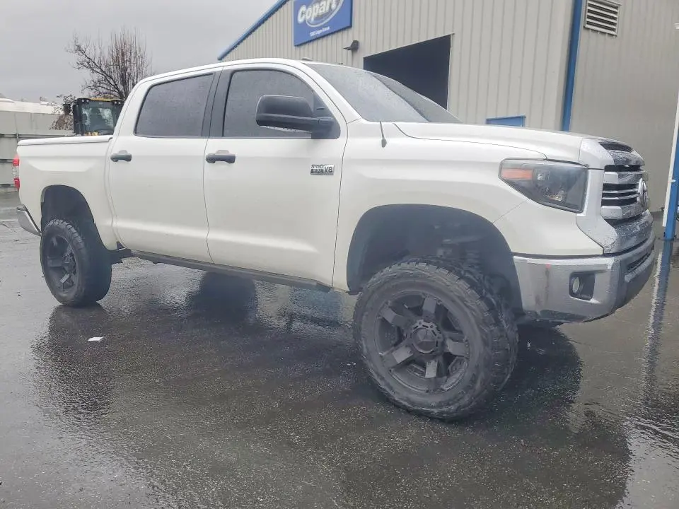 2016 TOYOTA TUNDRA CREWMAX SR5  