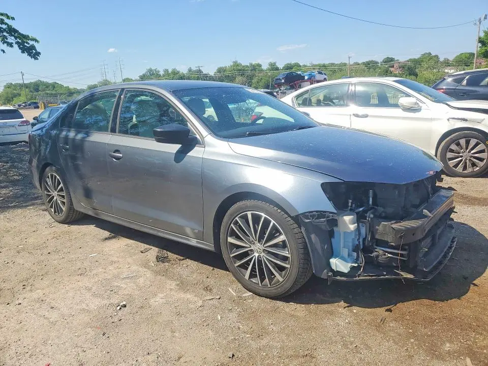 2016 VOLKSWAGEN JETTA SPORT  