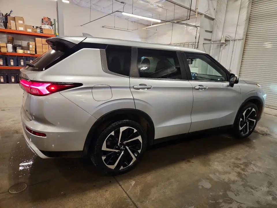 2022 MITSUBISHI OUTLANDER SE  