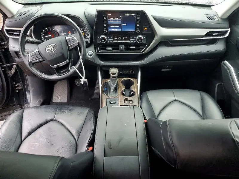 2021 TOYOTA HIGHLANDER XLE  