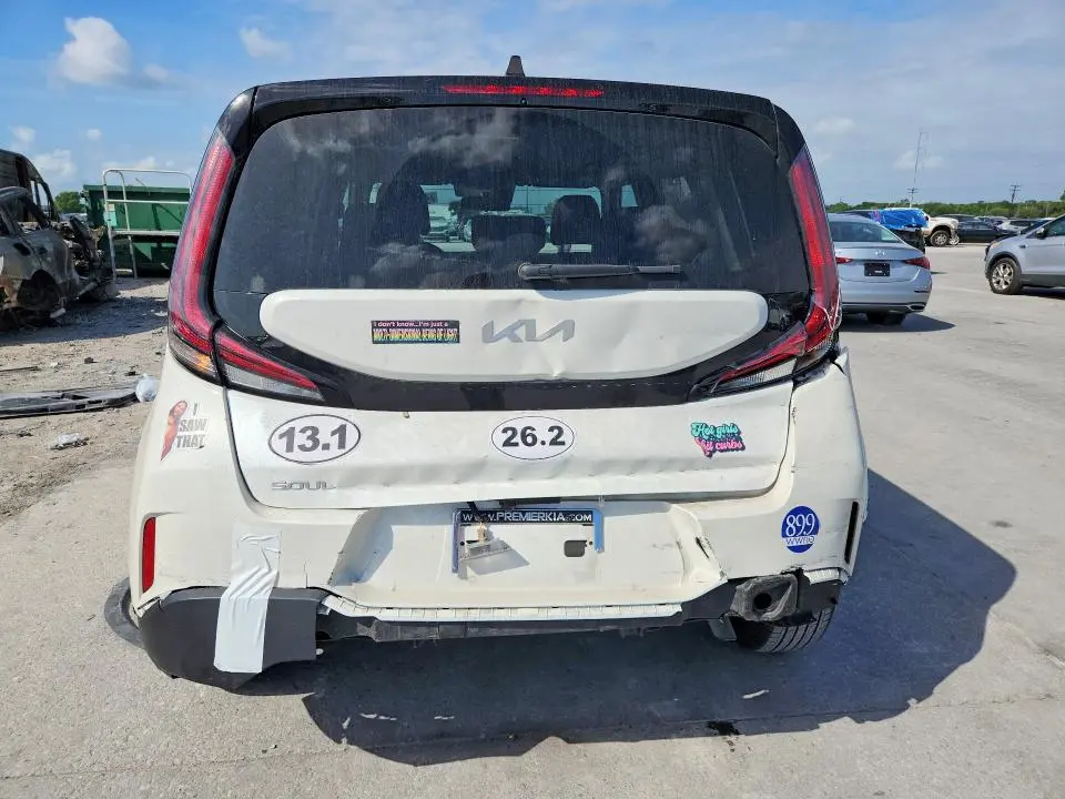 2024 KIA SOUL LX  