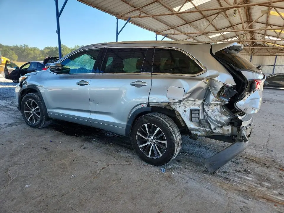 2017 TOYOTA HIGHLANDER XLE  
