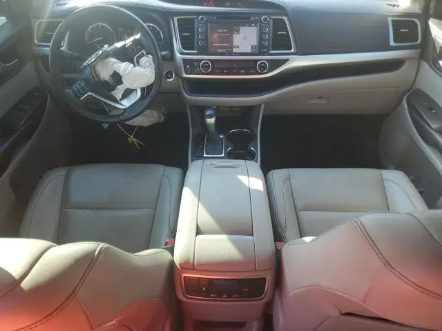2019 TOYOTA HIGHLANDER SE  