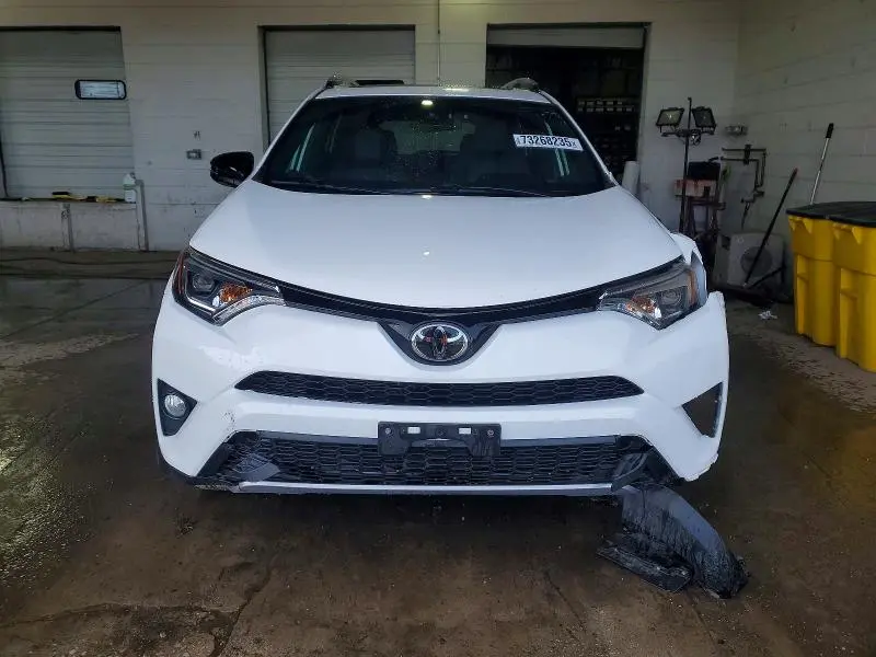 2017 TOYOTA RAV4 SE  