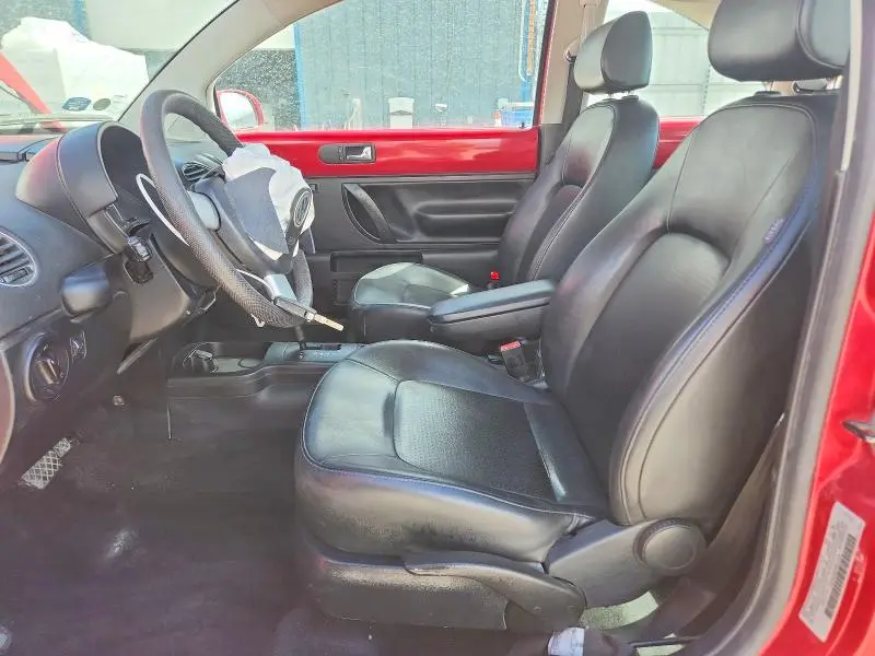 2010 VOLKSWAGEN NEW BEETLE   