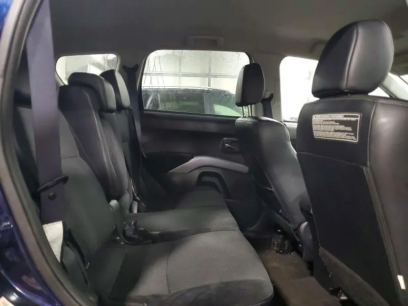 2010 MITSUBISHI OUTLANDER SE  