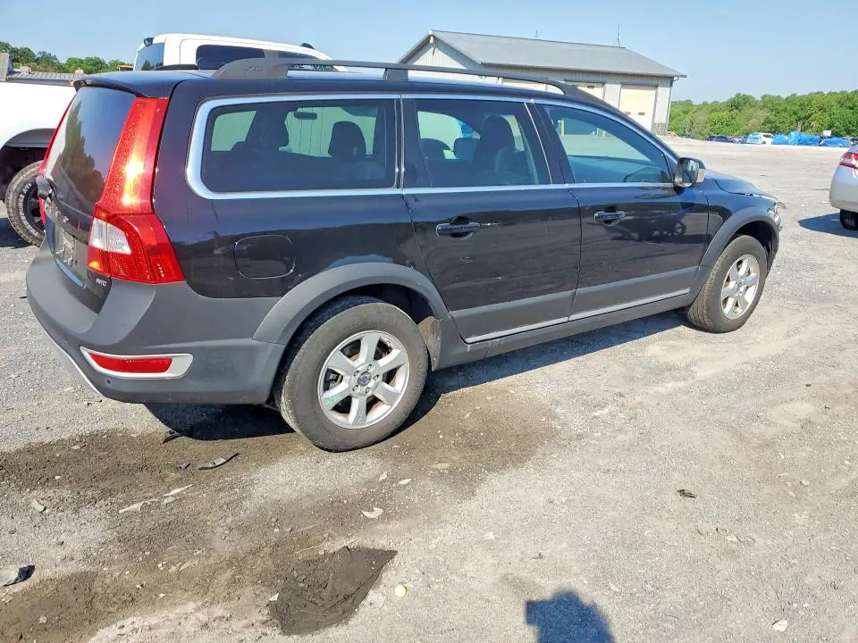 2011 VOLVO XC70 3.2  