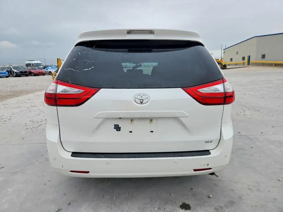 2015 TOYOTA SIENNA XLE PREMIUM 8-PASSENGER  
