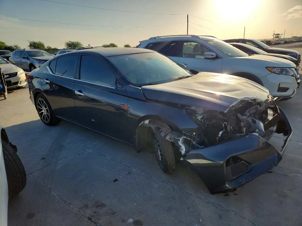 2022 NISSAN ALTIMA SV  