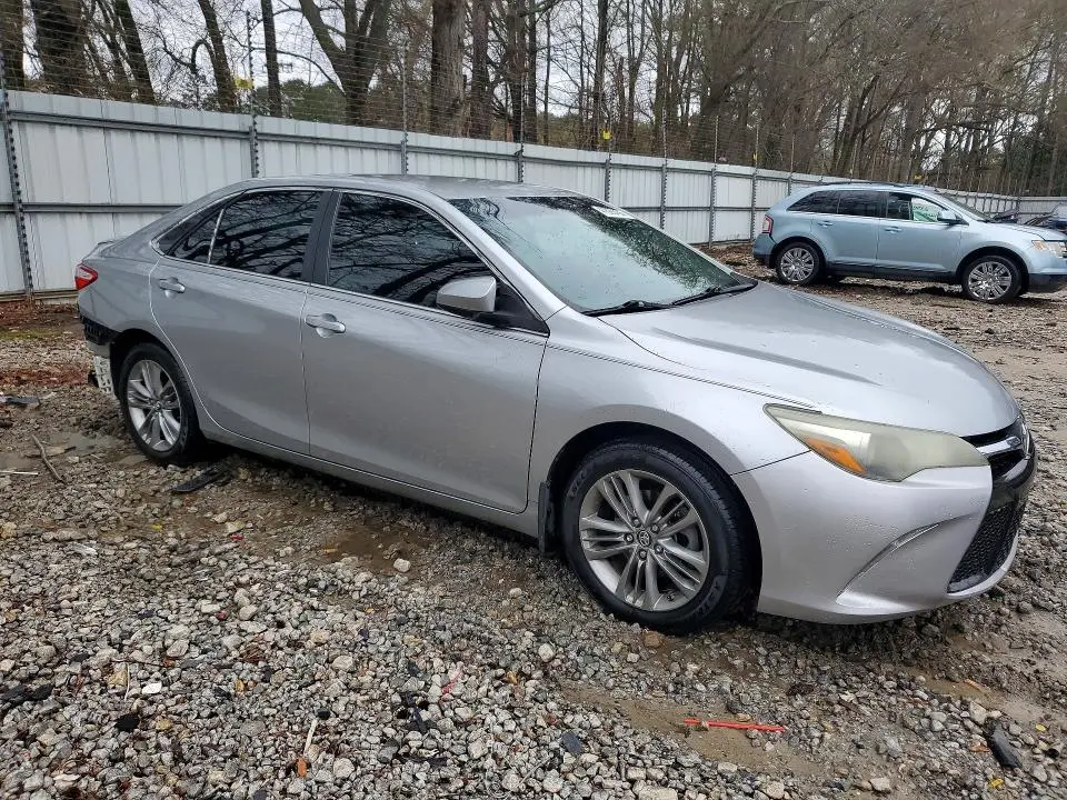 2016 TOYOTA CAMRY SE  